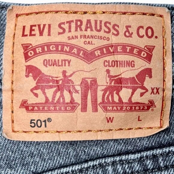 Levi’s 501 Original Fit High Rise Cutoff Shorts in Faded Black Women’s 28 - Picture 6 of 9